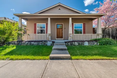 708 Isherwood Drive Central Point OR 97502