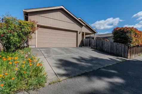 708 Isherwood Drive Central Point OR 97502