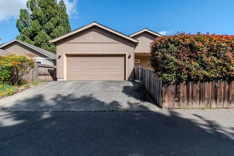 708 Isherwood Drive Central Point OR 97502