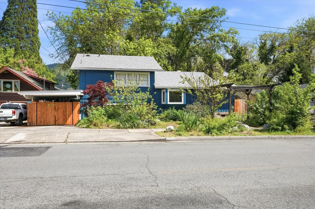 1335 NW Washington Boulevard Grants Pass OR 97526