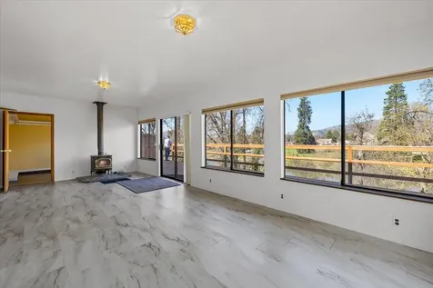 1300 Daisy Lane Grants Pass OR 97527