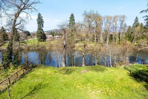 1300 Daisy Lane Grants Pass OR 97527