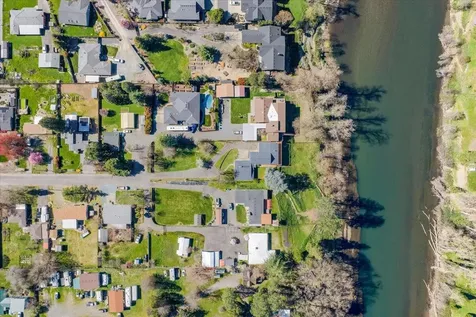 1300 Daisy Lane Grants Pass OR 97527