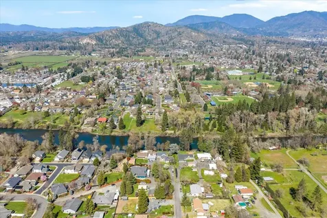 1300 Daisy Lane Grants Pass OR 97527