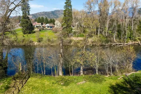 1300 Daisy Lane Grants Pass OR 97527