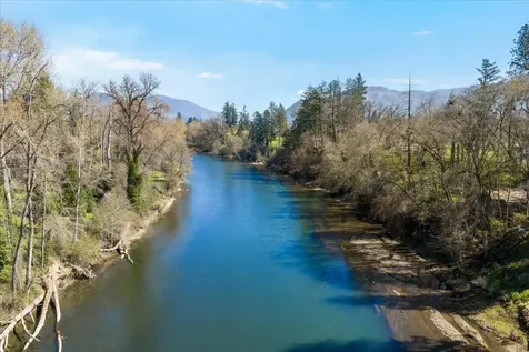 1300 Daisy Lane Grants Pass OR 97527