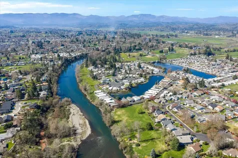1300 Daisy Lane Grants Pass OR 97527