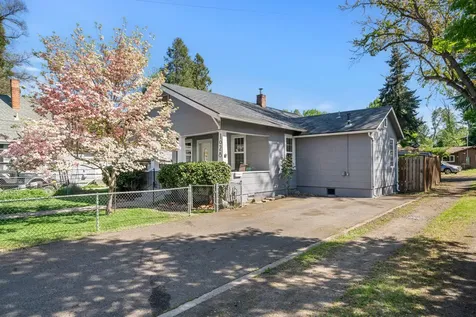 1028 E 11th Street Medford OR 97504