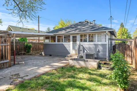 1028 E 11th Street Medford OR 97504
