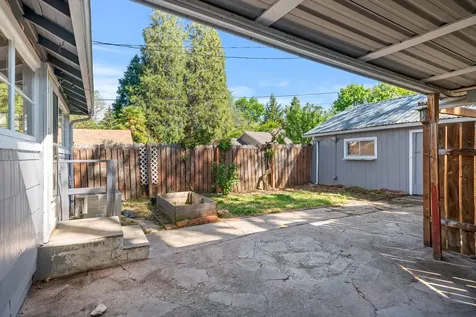 1028 E 11th Street Medford OR 97504