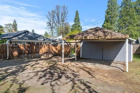 1028 E 11th Street Medford OR 97504