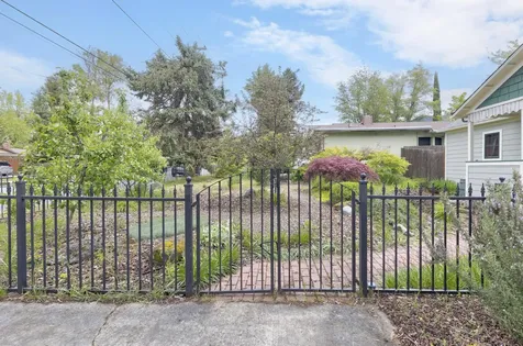 1417 NW Washington Boulevard Grants Pass OR 97526