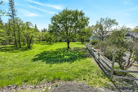 221 Lauer Way Grants Pass OR 97526