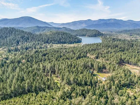 707 Mcmullen Creek Road Selma OR 97538