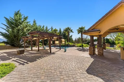 5637 Saddle Ridge Drive Medford OR 97504