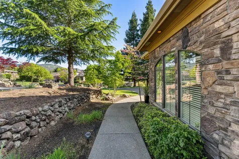 5637 Saddle Ridge Drive Medford OR 97504