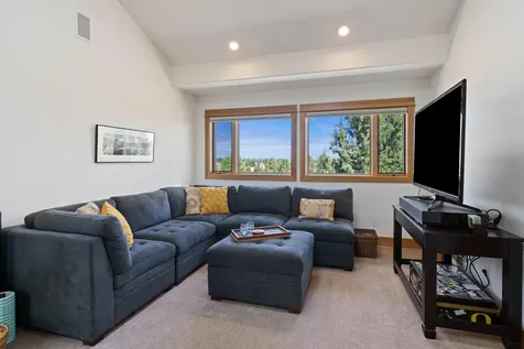 61280 Mountain Breezes Court Bend OR 97702
