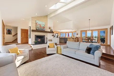 61280 Mountain Breezes Court Bend OR 97702