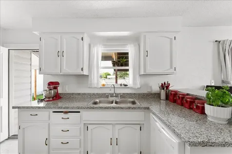 406 Newtown Street Medford OR 97501