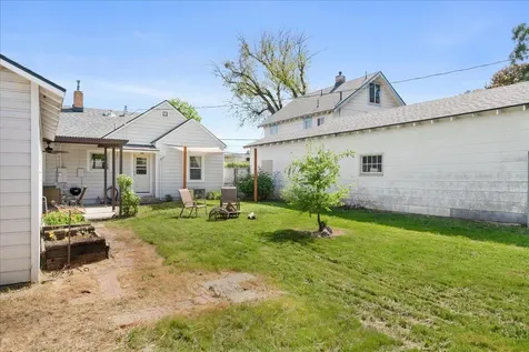 406 Newtown Street Medford OR 97501