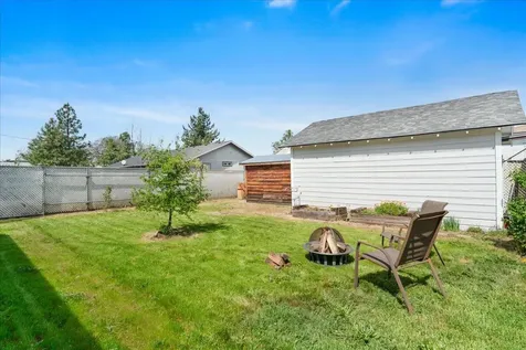 406 Newtown Street Medford OR 97501