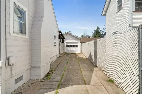 406 Newtown Street Medford OR 97501