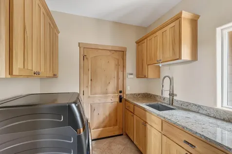 1953 Kingfisher Circle Redmond OR 97756