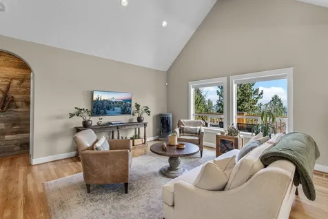 3042 NW Colonial Drive Bend OR 97703
