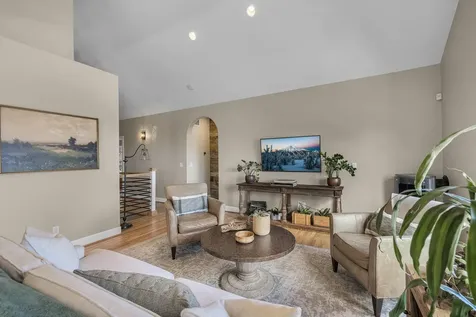 3042 NW Colonial Drive Bend OR 97703