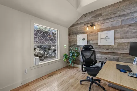 3042 NW Colonial Drive Bend OR 97703