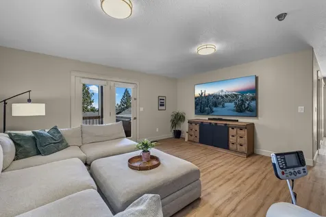 3042 NW Colonial Drive Bend OR 97703