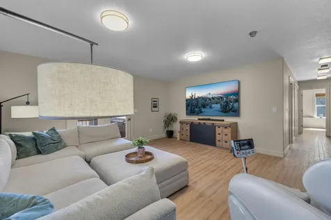3042 NW Colonial Drive Bend OR 97703