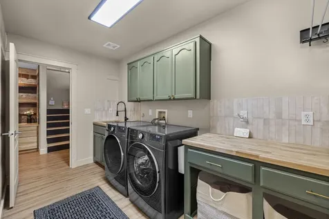 3042 NW Colonial Drive Bend OR 97703