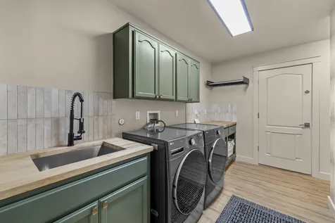 3042 NW Colonial Drive Bend OR 97703