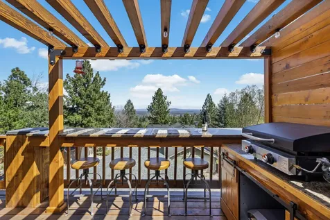 3042 NW Colonial Drive Bend OR 97703