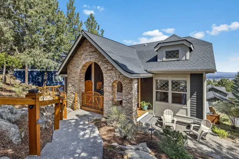 3042 NW Colonial Drive Bend OR 97703