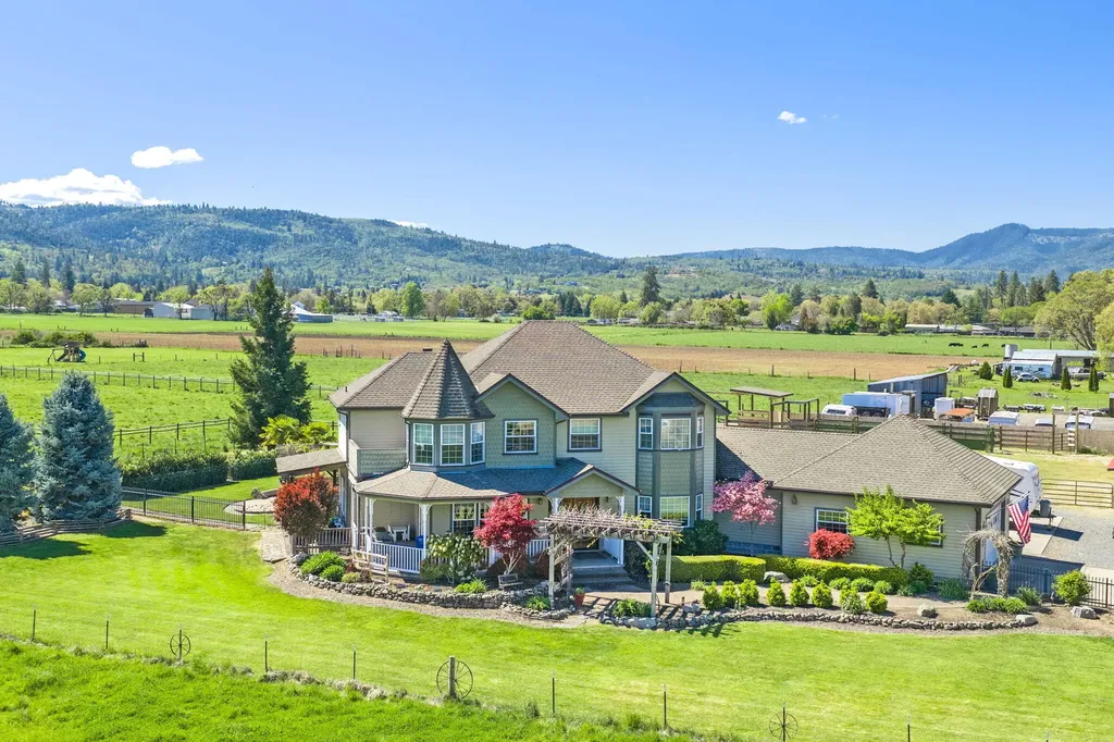 826 Oak Grove Road Medford OR 97501