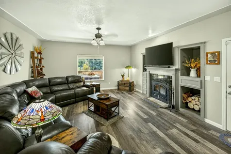 826 Oak Grove Road Medford OR 97501