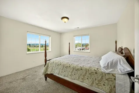 826 Oak Grove Road Medford OR 97501