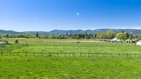 826 Oak Grove Road Medford OR 97501