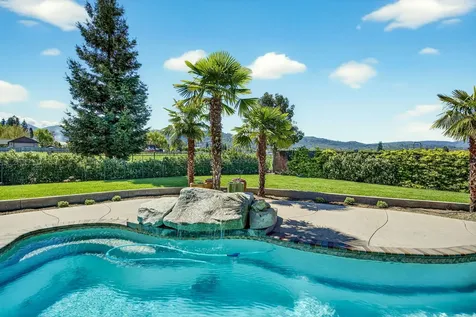 826 Oak Grove Road Medford OR 97501