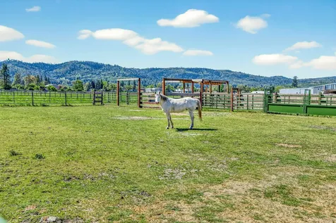 826 Oak Grove Road Medford OR 97501