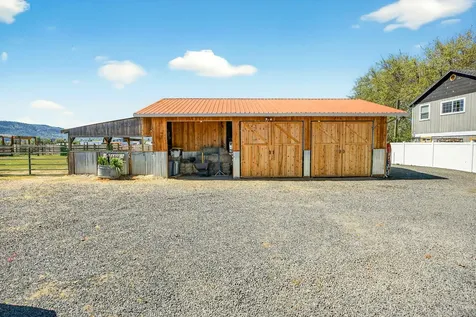 826 Oak Grove Road Medford OR 97501