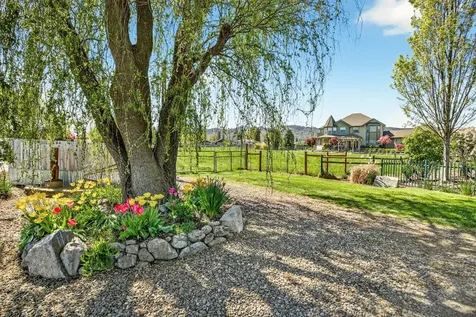 826 Oak Grove Road Medford OR 97501