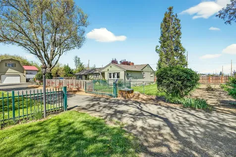 826 Oak Grove Road Medford OR 97501