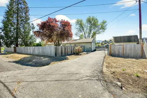 826 Oak Grove Road Medford OR 97501