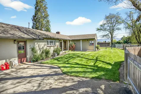 826 Oak Grove Road Medford OR 97501