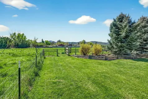 826 Oak Grove Road Medford OR 97501
