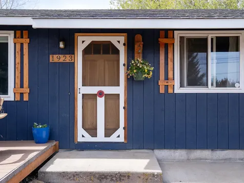 1923 SW 20th Street Redmond OR 97756
