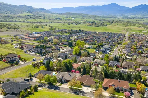 4104 Piedmont Terrace Medford OR 97504